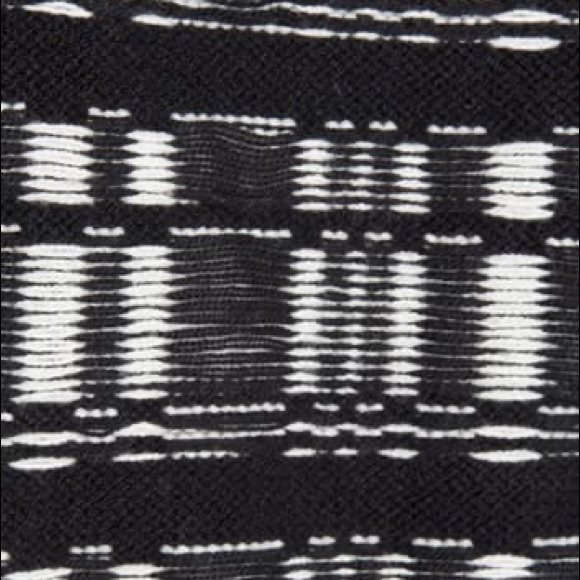 Wildfox Reece Ritzy Fringe Hem Sweater Black/White Size Large NWT - Picture 5 of 6